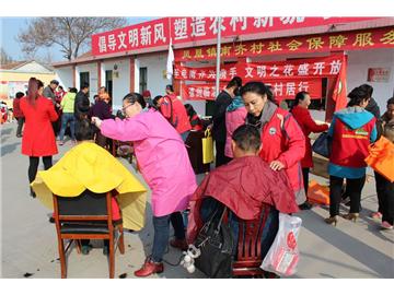 区志愿服务中心到凤凰南齐村开展公益活动
